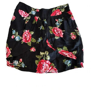 Kimchi Blue women's size 4 mini floral skirt